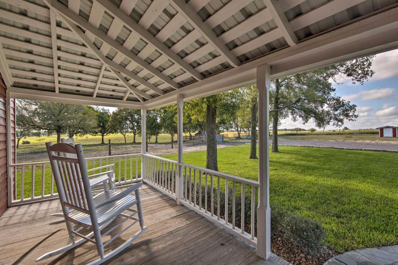 Peaceful Schulenburg Farmhouse With Fire Pit And Grill Exterior foto